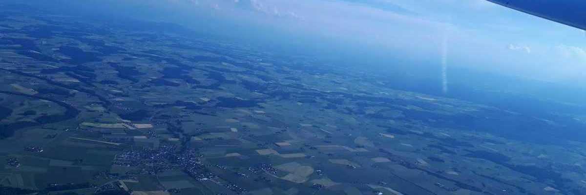 Flugwegposition um 16:19:05: Aufgenommen in der Nähe von Gemeinde Burgkirchen, Österreich in 1800 Meter